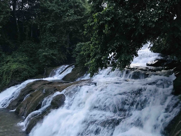 Aruvikkuzhi waterfalls