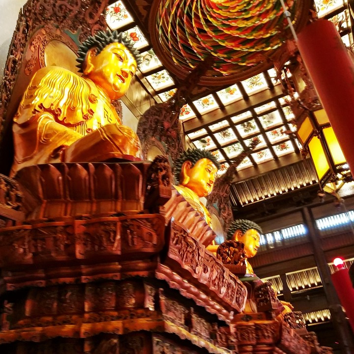 gold budda