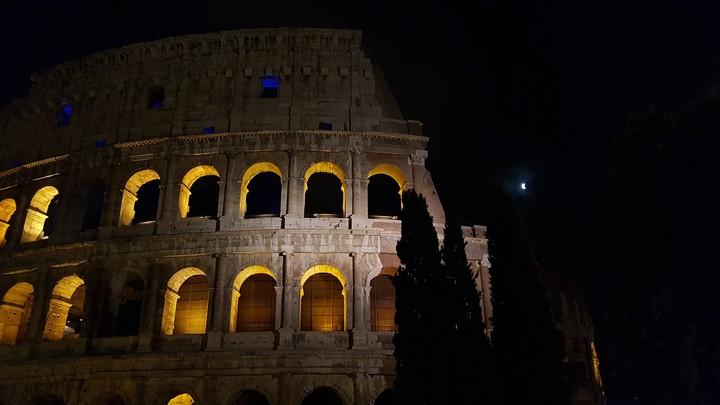Colosseo al chiaro di luna