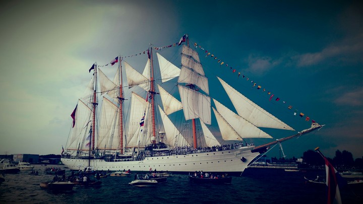 Sailing ship