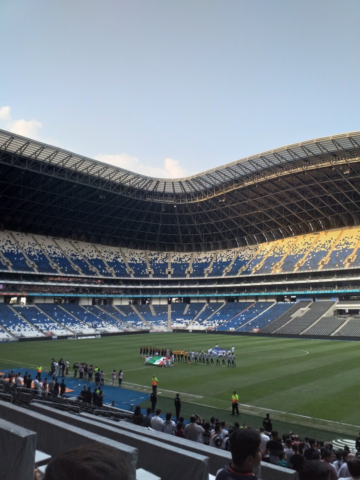 grandioso estadio de los rayados