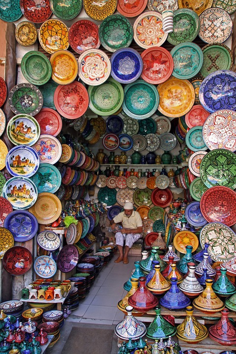 Moroccan tagine seller⁦