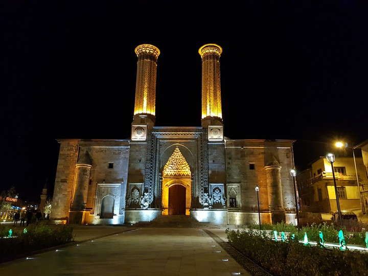 çifte minareli medrese erzurum