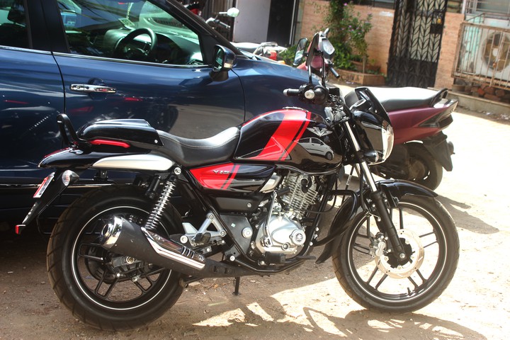 Bajaj V15