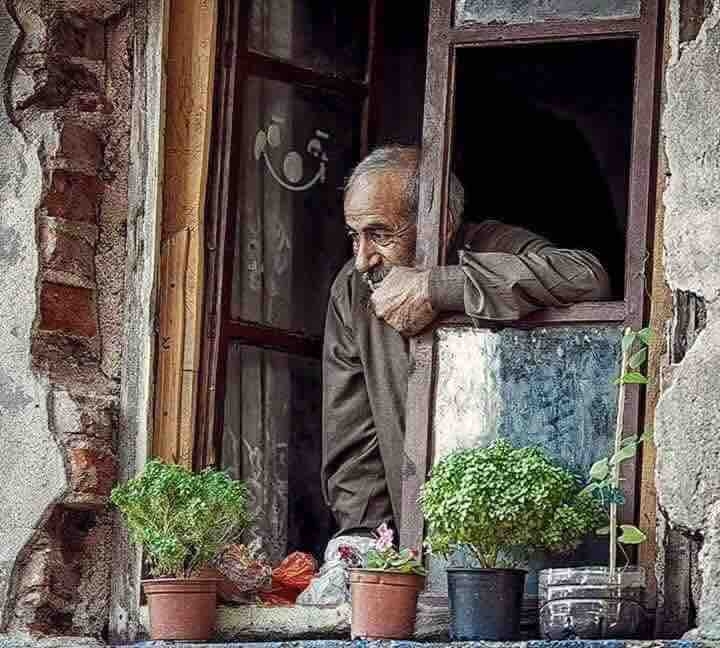 صورة لرجل حزين | A picture of a sad man