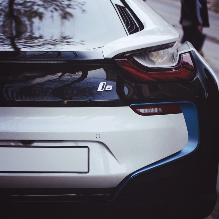 i8