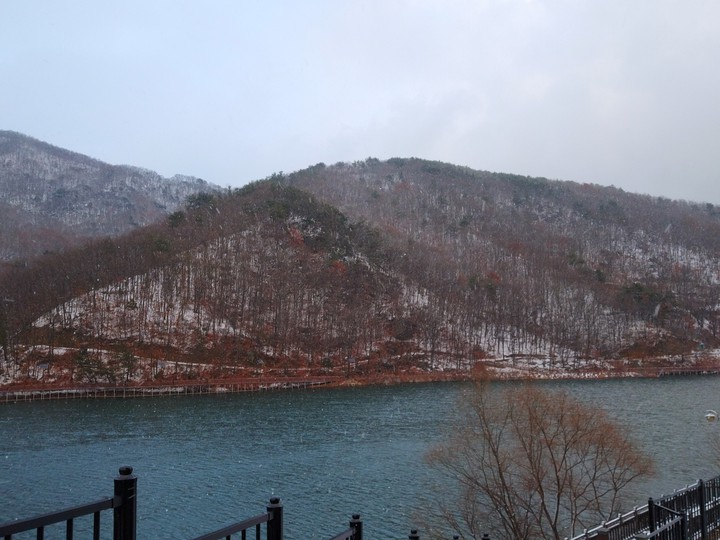 aquamarine
lake