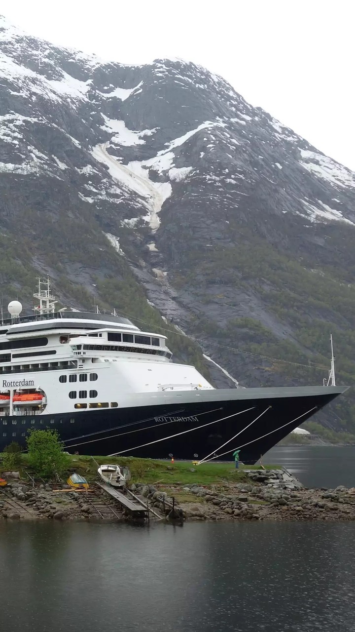 A travel with sharp cruises
