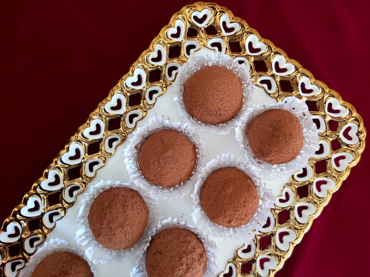 petits fours aux chocolat enrobés de chocolat en poudre