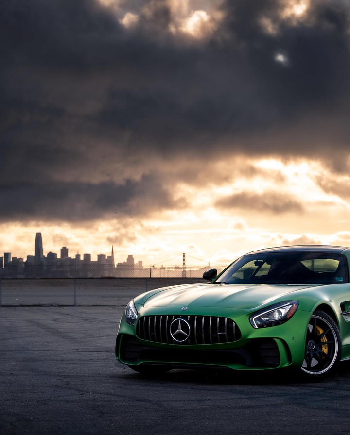 Mercedez AMG GT-R