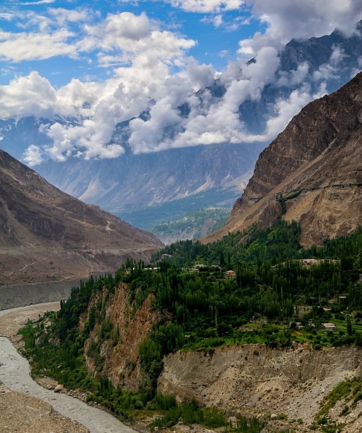 PAKISTAN'S BEAUTY