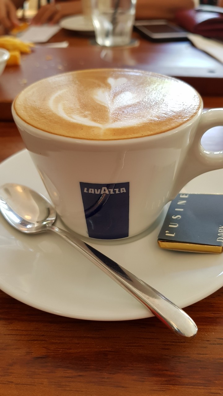 Cappuchino at L'usine bistro Lê Thánh Tôn