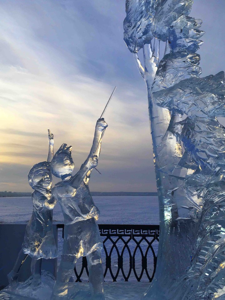 Ice sculpture kite