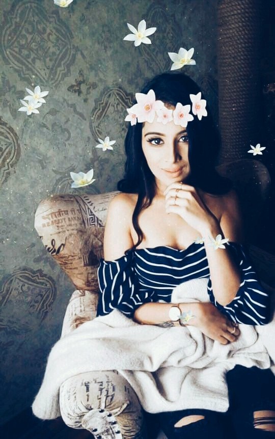 Singer - Sara Gurpal