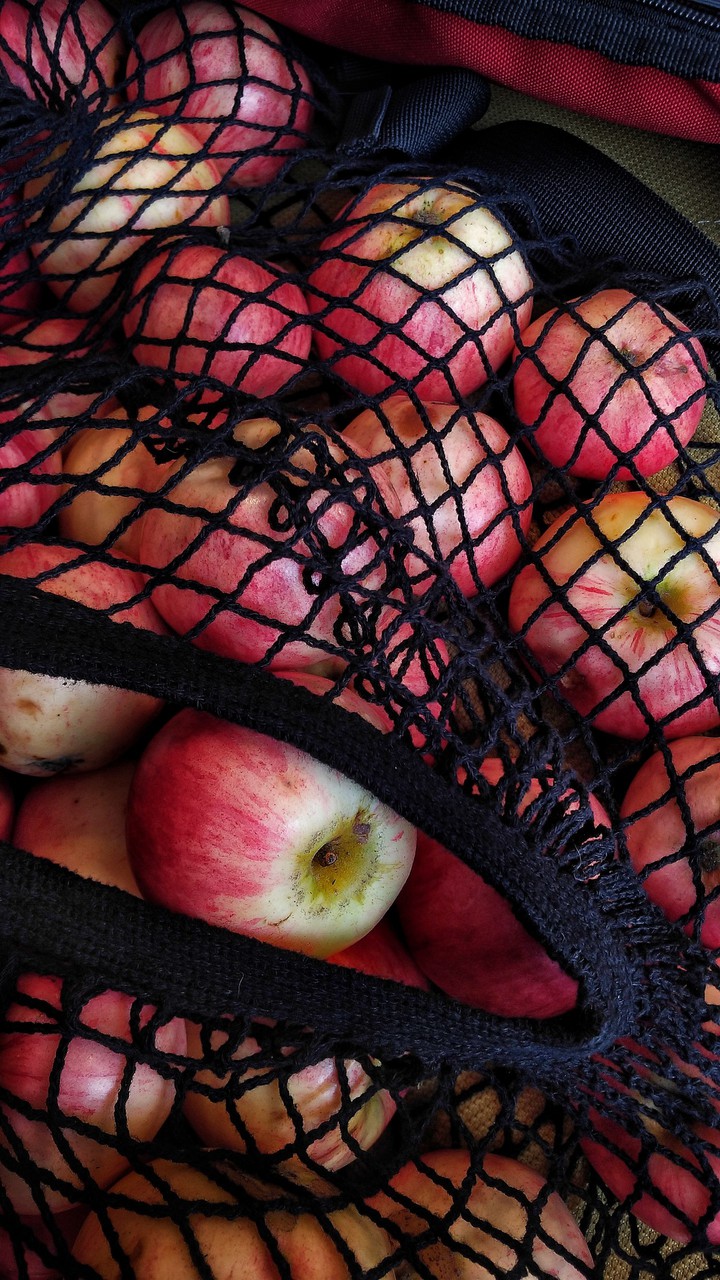 Red apples
