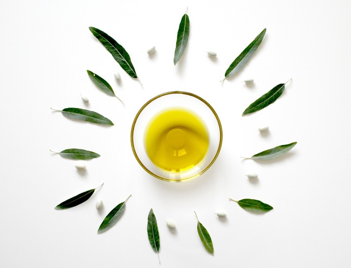 Olive oil and leaves