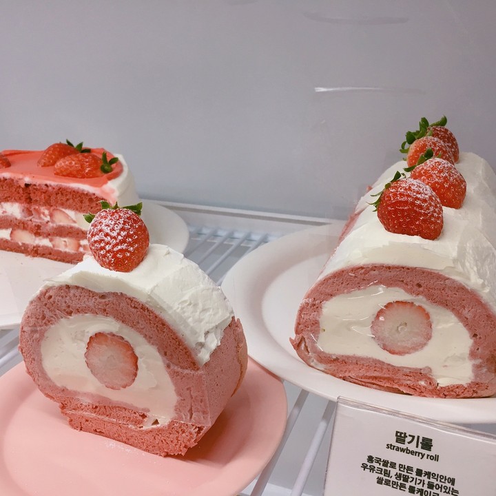 strawberry roll