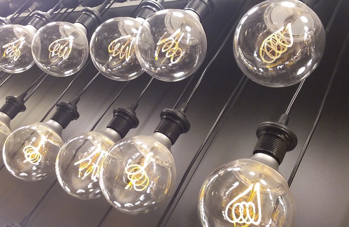 Viele Lichter machen die Nacht zum Tag.