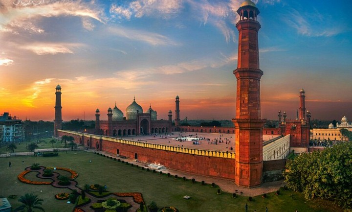 Badshahi Masjid
