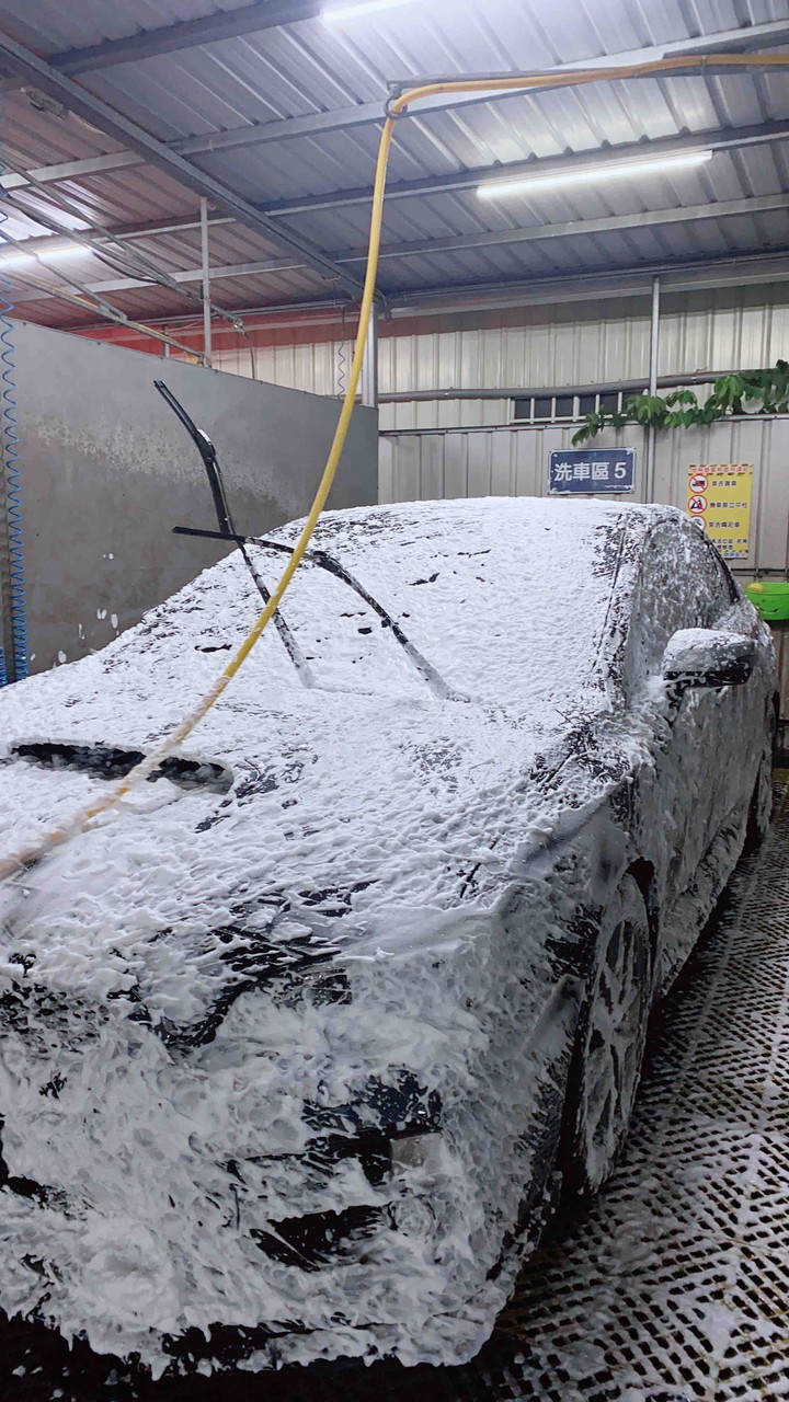 washing car