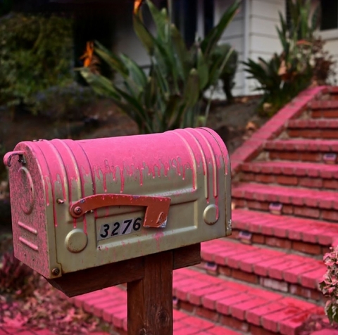 Mail, Plastic duvar kağıtları