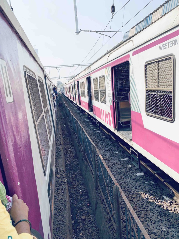 MUMBAI WESTERN LOCAL TRAINS
