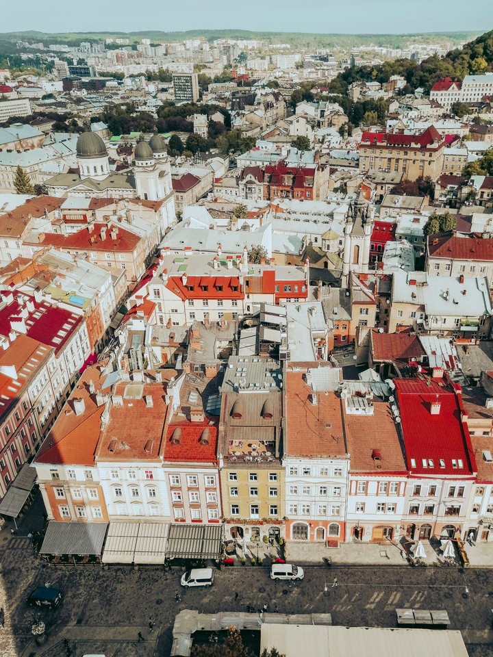 город