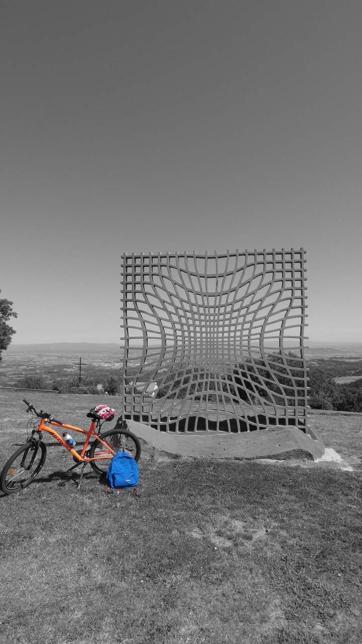Le vélo en semi noir et blanc.