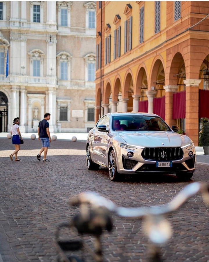 Maserati levante in Panama city