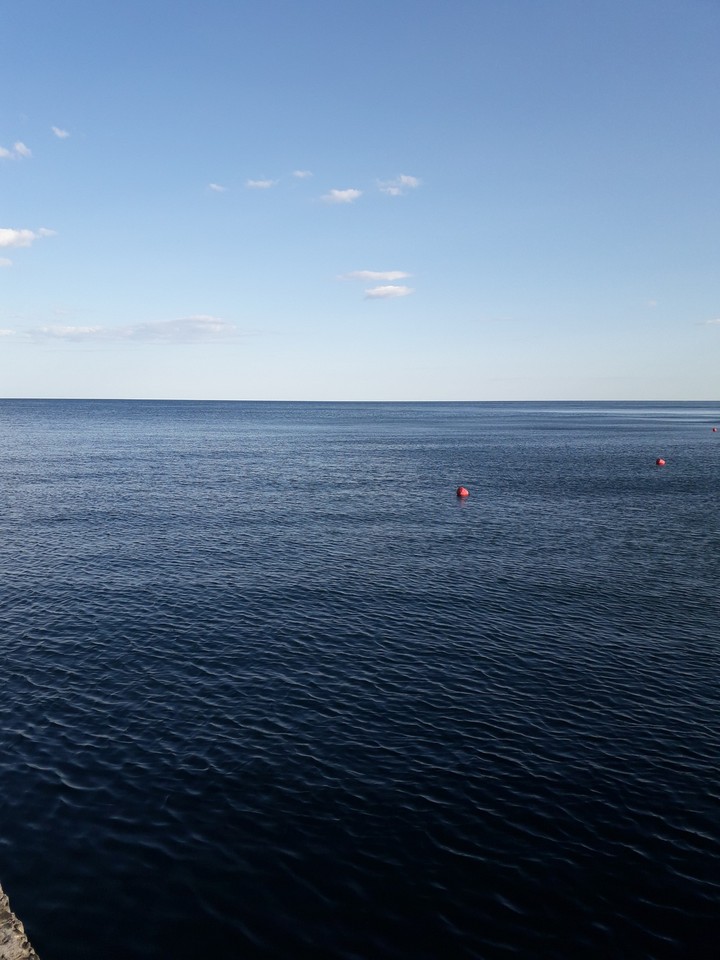 море