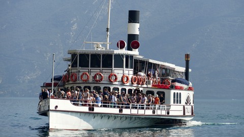 Dampfschiff auf dem Gardasee