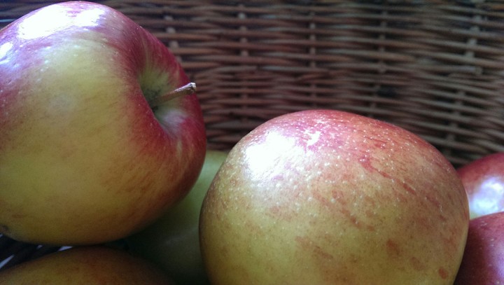 The delicious apples