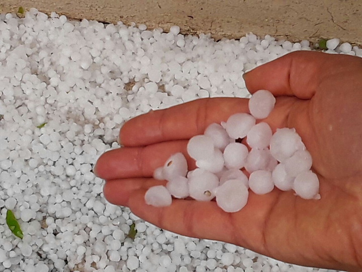 دانه تگرگ.hailstone
