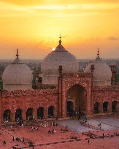 badshahi masjid