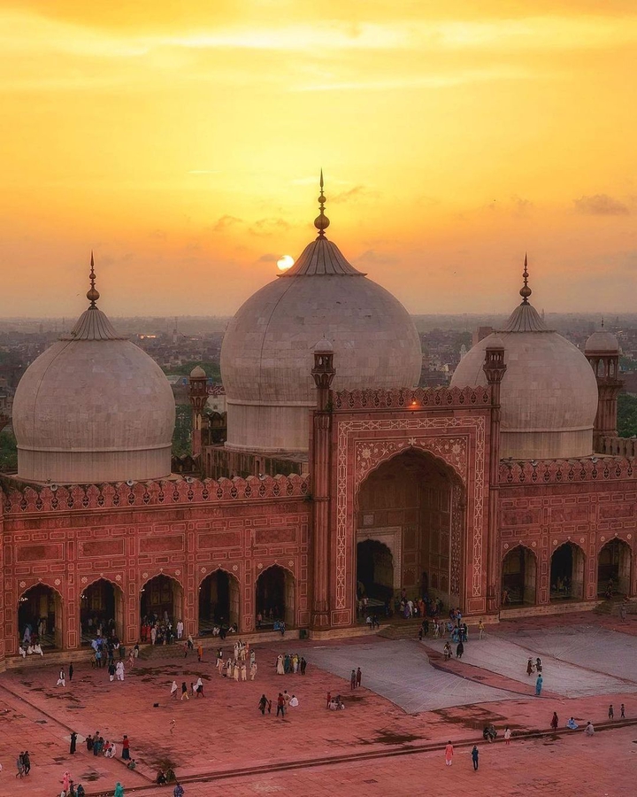 badshahi masjid