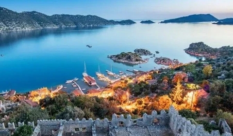 Body_of_water, Coastal_and_oceanic_landforms, Coast
