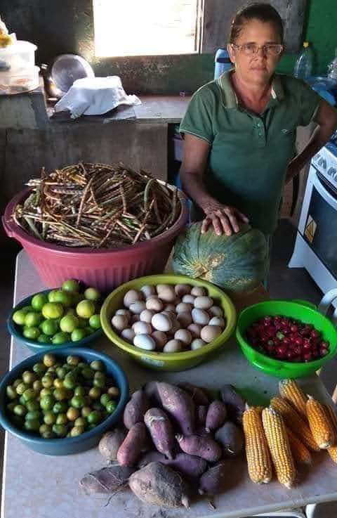 Aos meus queridos amigos do coração bjs.