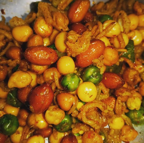 চানাচুর মাখা