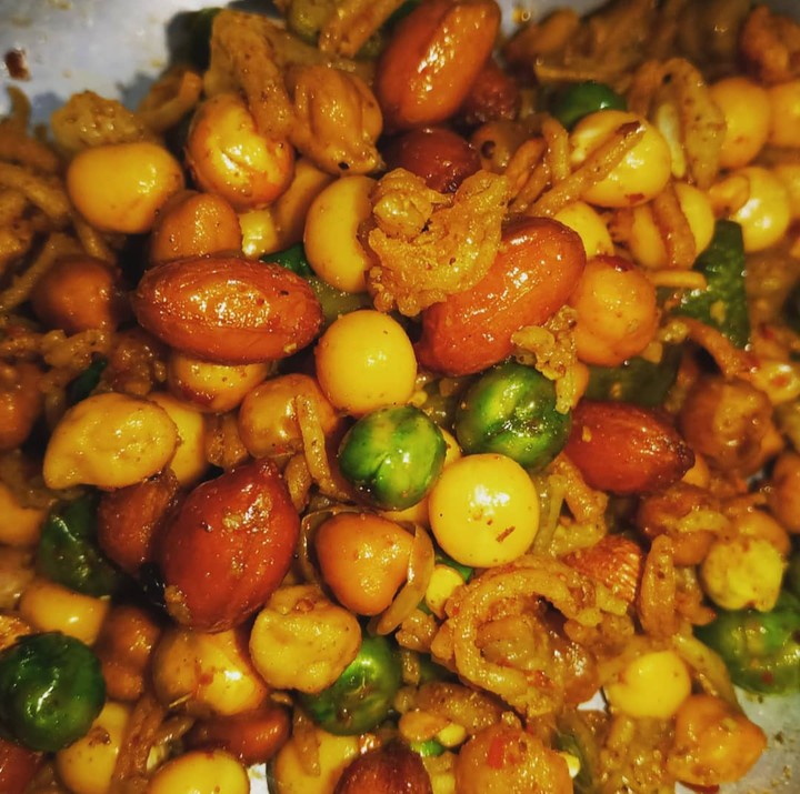 চানাচুর মাখা