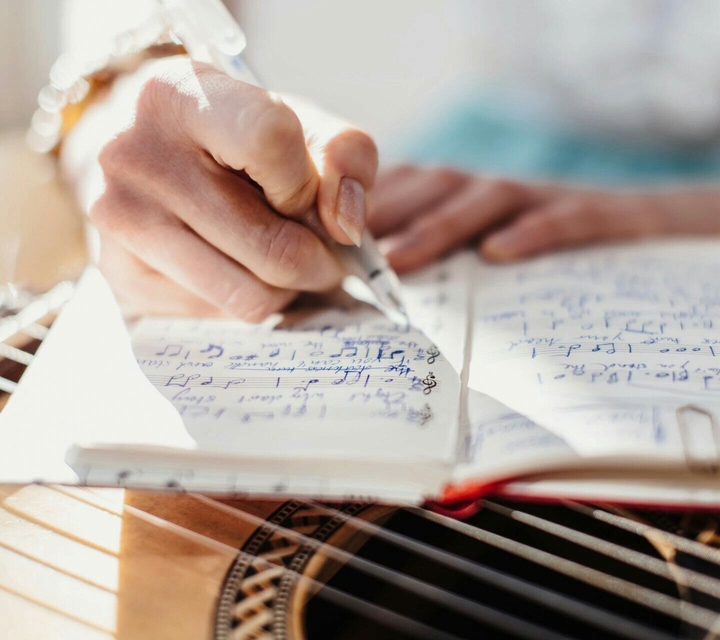 Learning guitar.......do u want to Lear??