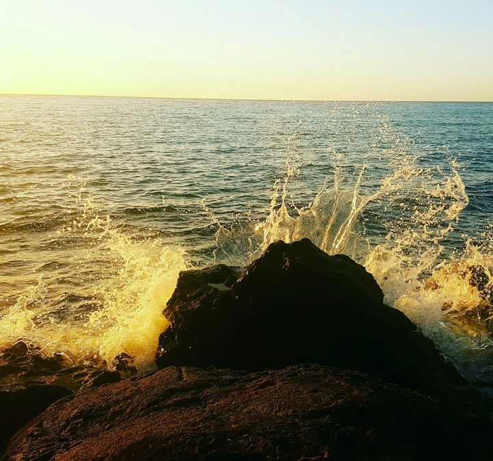 Beautiful Dinner on the rocks of Mornington Beach