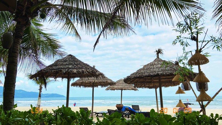In mykhy beach