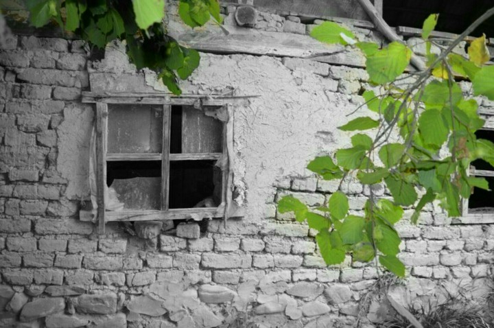 Tooti khidki near a funny bhootbangla. Follow for follow.