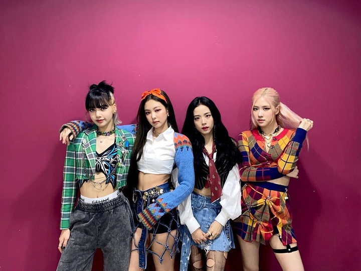 •●• BLACKPINK