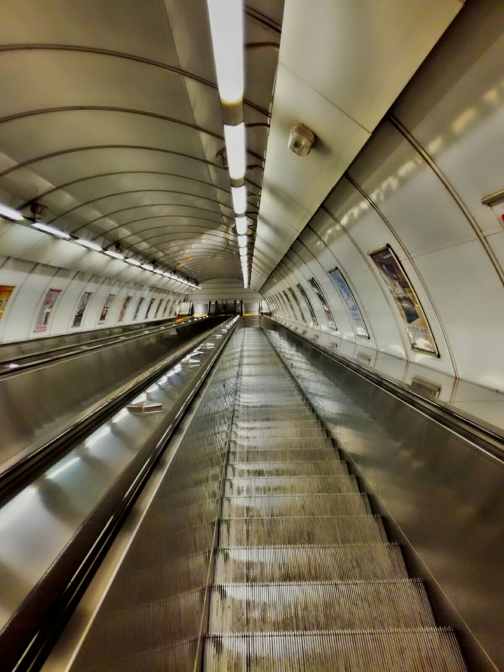 metro by Lada