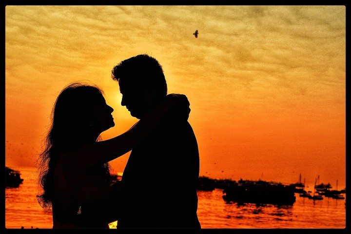 Pre-wedding shoot in Mumbai at Gateway of India.