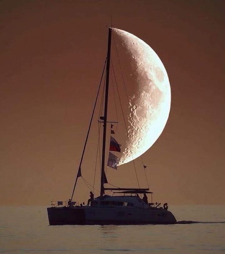 moon look