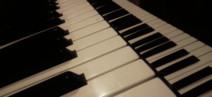 Music keyboard