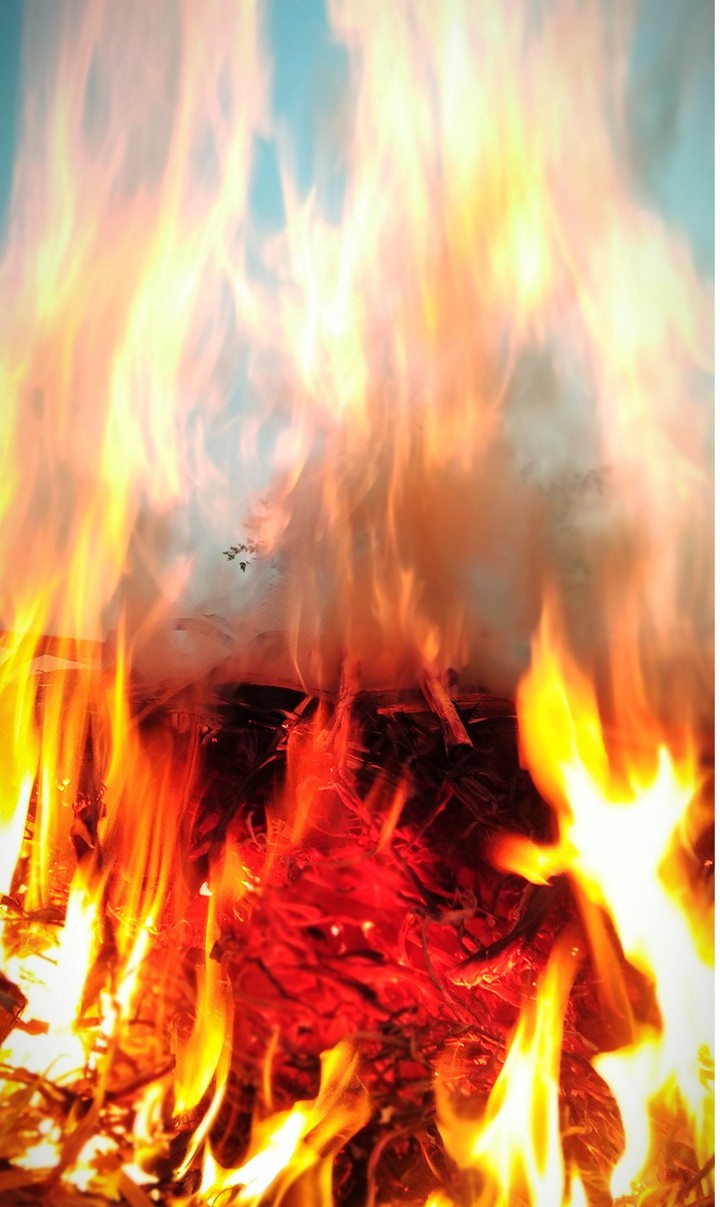 ? fire is dangerous but winter k liye bhot achi h ??