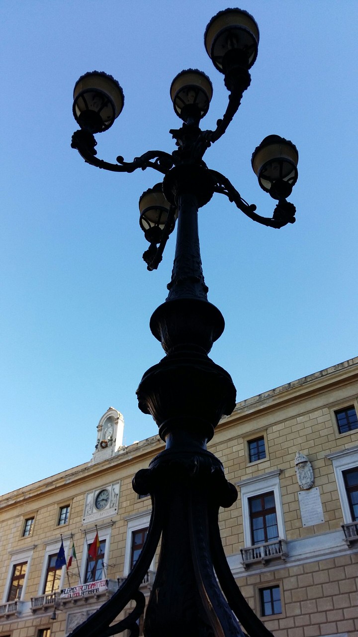 Elegant lamppost